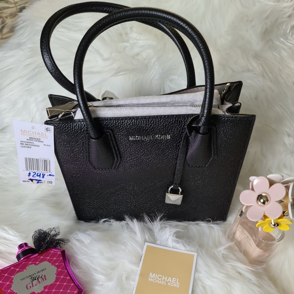 Michael Kors Mercer Medium Black Messenger Crossbo